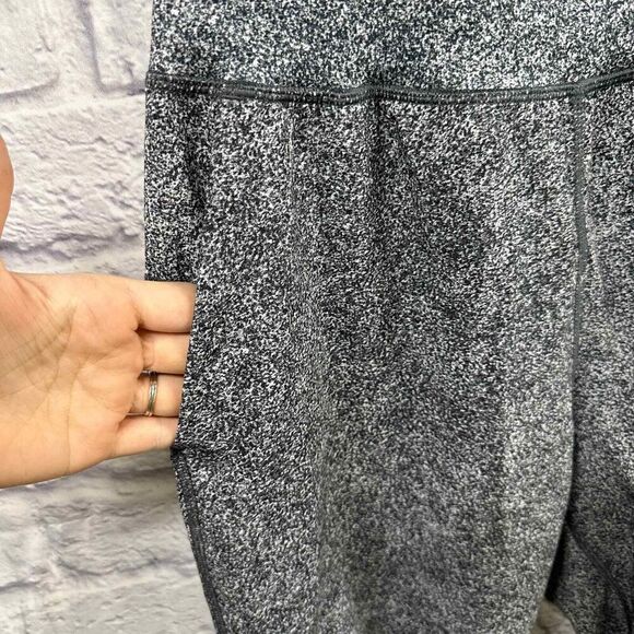 Lululemon Womens‎ 6 Tranquil Crop Rio Mist White Black Pants - Picture 2 of 7